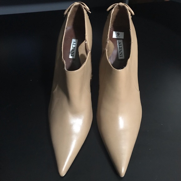 Never worn heel - Picture 2 of 7